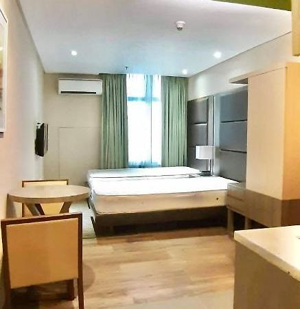 Studio Unit Condo At Antel Serenity Suites Makati Manila Exterior foto